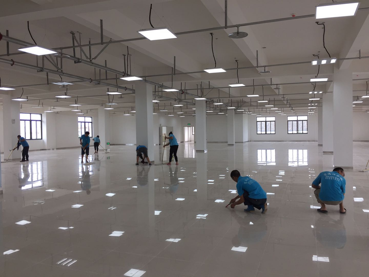 寫字樓開(kāi)荒保潔